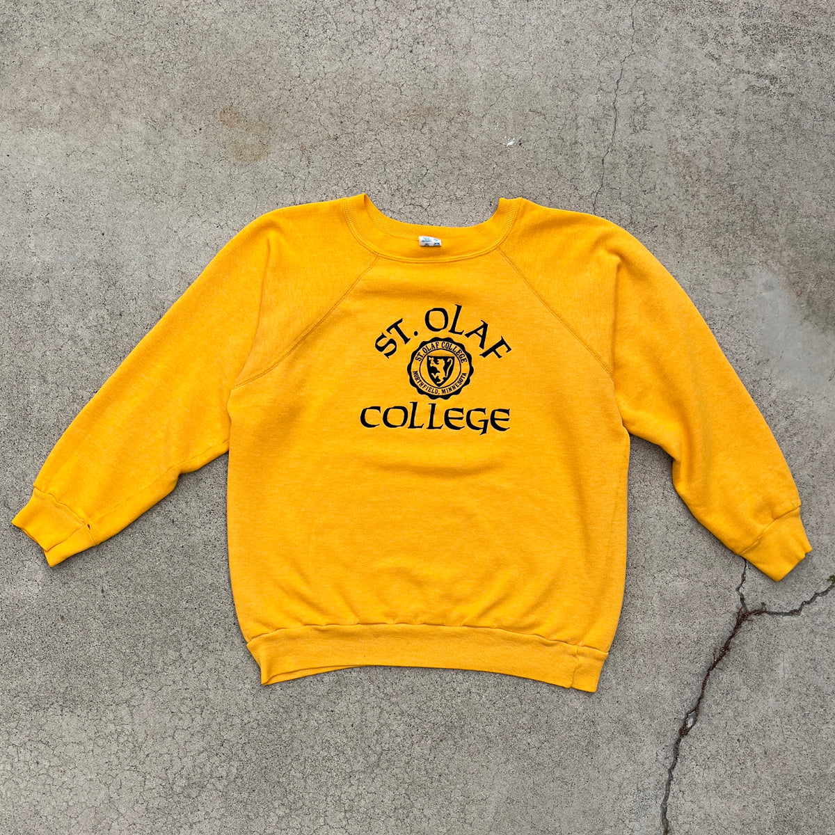 70s St. Olaf College Sweatshirt M L This Repair Shop